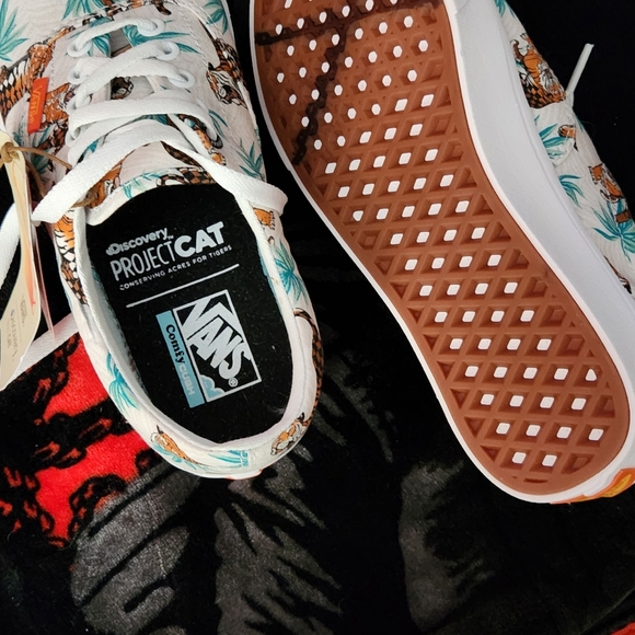 Vans - Picture 6 of 6